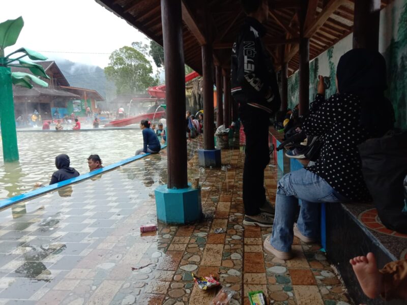 Obyek Wisata Air Panas Rancabali Bandung: Kotor dan Kumuh