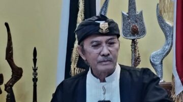 Rd. Ir. Roza Rahmadjasa Mintaredja M. Ars tokoh budayawan yang melestarikan adat dan pengembangan wawasan kebudayaan Sunda.
